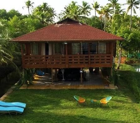 Munroe Eco Camp Hotel Mundrothuruth Екстериор снимка